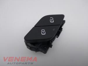 Used Central locking switch Mercedes A (177.0) 1.5 A-180d Price € 19,99 Margin scheme offered by Venema Autoparts