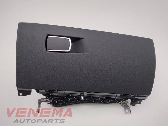 Begagnade Handskfack BMW 1 serie (F20) 118i 1.5 TwinPower 12V Pris € 39,99 Marginaltabell erbjuds av Venema Autoparts