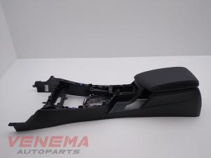Używane Konsole srodkowe BMW 1 serie (F20) 118i 1.5 TwinPower 12V Cena € 99,99 Procedura marży oferowane przez Venema Autoparts