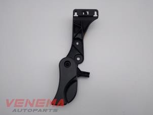 Used Hood lever BMW 1 serie (F20) 118i 1.5 TwinPower 12V Price € 14,99 Margin scheme offered by Venema Autoparts