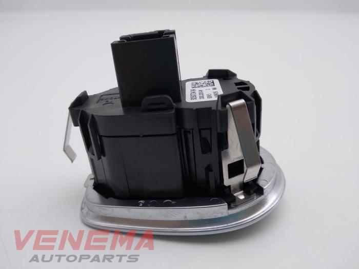 Start/stop switch from a BMW 1 serie (F20) 118i 1.5 TwinPower 12V 2018