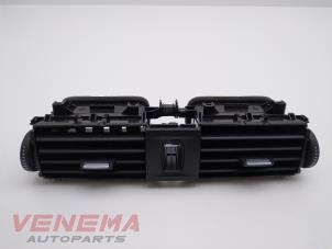 Używane Kratka wentylacyjna deski rozdzielczej BMW 1 serie (F20) 118i 1.5 TwinPower 12V Cena € 39,99 Procedura marży oferowane przez Venema Autoparts