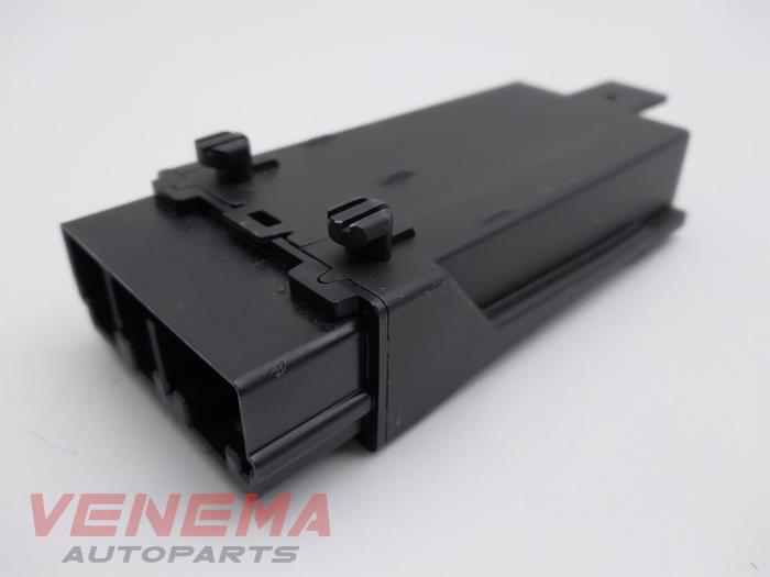 Seat heating module from a BMW 1 serie (F20) 118i 1.5 TwinPower 12V 2018