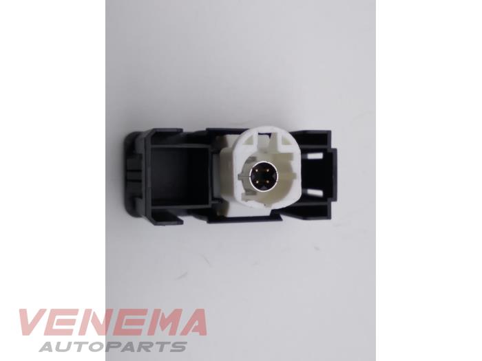 Enchufe USB de un BMW 1 serie (F20) 118i 1.5 TwinPower 12V 2018
