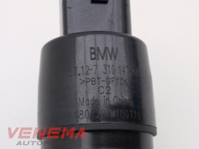 Bomba de limpiaparabrisas delante de un BMW 1 serie (F20) 118i 1.5 TwinPower 12V 2018