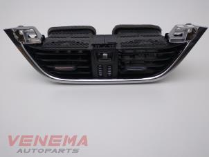 Usados Rejilla de aire de salpicadero Ford Fiesta 7 1.0 EcoBoost 12V 100 Precio € 24,99 Norma de margen ofrecido por Venema Autoparts