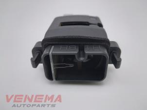 Używane Czujnik temperatury wewnetrznej Ford Fiesta 7 1.0 EcoBoost 12V 100 Cena € 19,99 Procedura marży oferowane przez Venema Autoparts