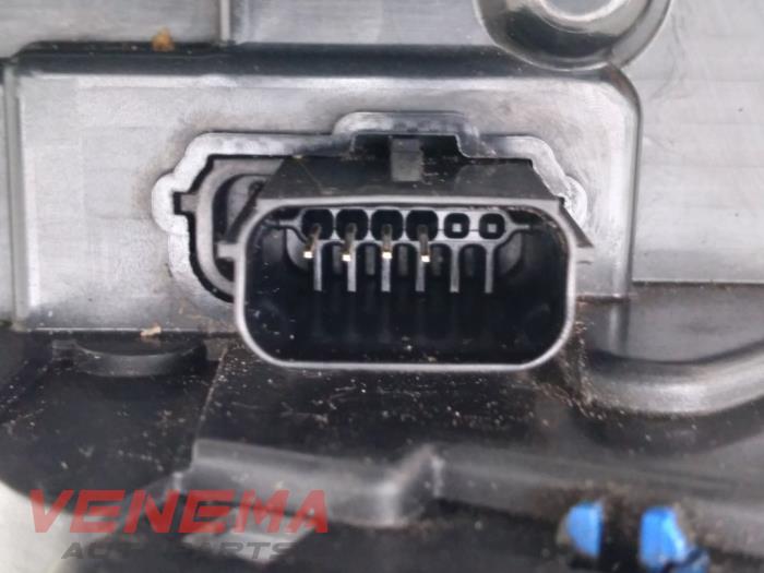Rear door lock mechanism 4-door, left from a Ford Fiesta 7 1.0 EcoBoost 12V 100 2018