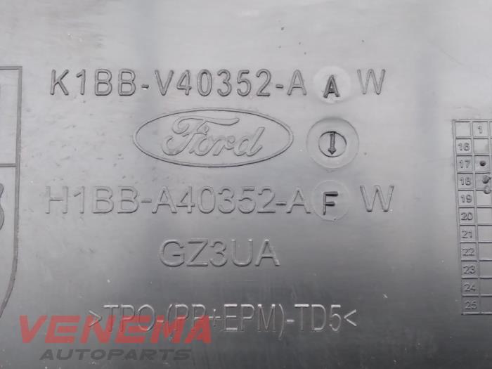 Pokrywa rygla tyl z Ford Fiesta 7 1.0 EcoBoost 12V 100 2018
