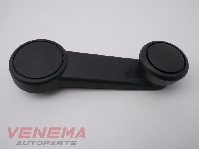 Usados Manivela de ventanilla Ford Fiesta 7 1.0 EcoBoost 12V 100 Precio € 9,99 Norma de margen ofrecido por Venema Autoparts