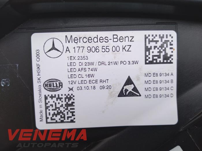 Phare gauche d'un Mercedes-Benz A (177.0) 1.5 A-180d 2019