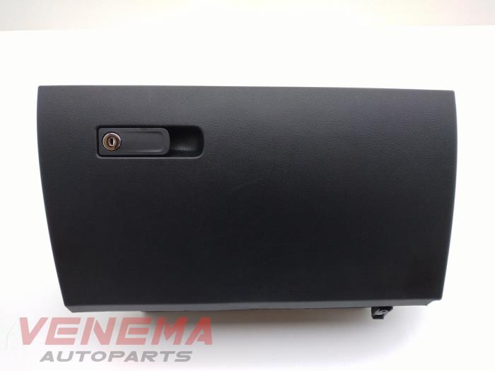 Begagnade Handskfack Mercedes A (177.0) 1.5 A-180d Pris € 79,99 Marginaltabell erbjuds av Venema Autoparts