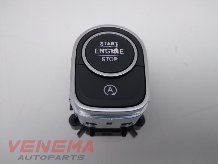 Przelacznik Start/Stop z Mercedes-Benz A (177.0) 1.5 A-180d 2019