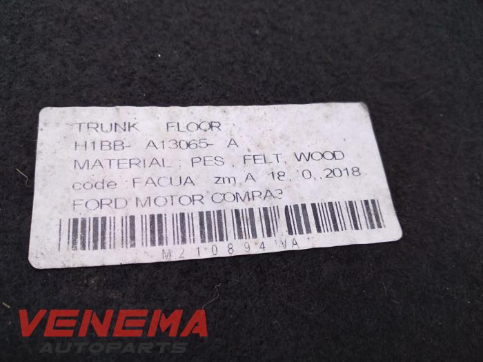 Coffre tapis d'un Ford Fiesta 7 1.0 EcoBoost 12V 100 2018