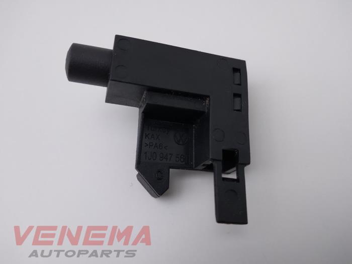 Gebrauchte Handbremse Schalter Skoda Fabia III (NJ3) 1.0 12V Preis € 9,99 Margenregelung angeboten von Venema Autoparts