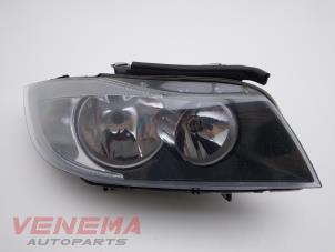 Używane Reflektor prawy BMW 3 serie Touring (E91) 318i 16V Cena € 59,99 Procedura marży oferowane przez Venema Autoparts