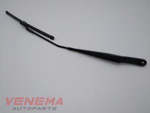 Used Front wiper arm Skoda Fabia III (NJ3) 1.0 12V Price € 14,99 Margin scheme offered by Venema Autoparts