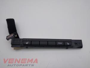 Used Seat heating switch BMW 3 serie Touring (E91) 318i 16V Price € 29,99 Margin scheme offered by Venema Autoparts