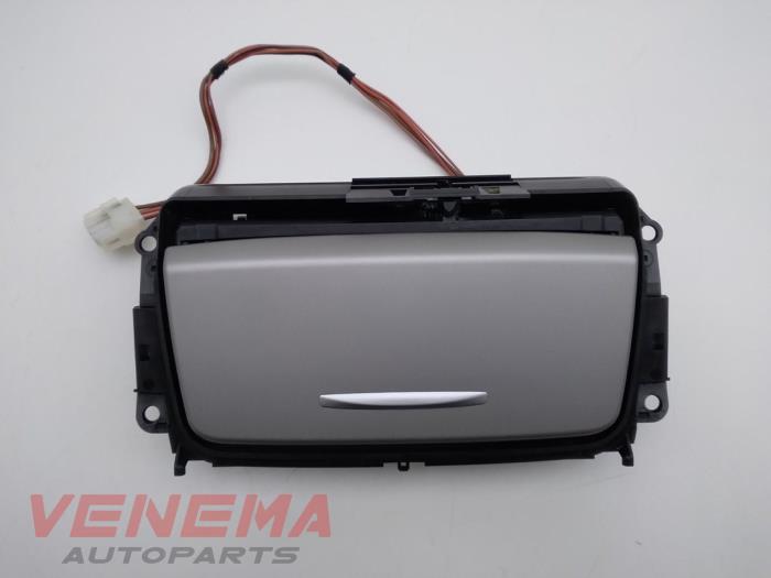 Begagnade Askkopp, fram BMW 3 serie Touring (E91) 318i 16V Pris € 29,99 Marginaltabell erbjuds av Venema Autoparts