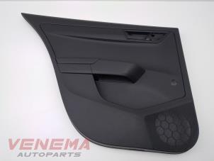 Używane Tapicerka drzwi lewych tylnych wersja 4-drzwiowa Skoda Fabia III (NJ3) 1.0 12V Cena € 39,99 Procedura marży oferowane przez Venema Autoparts