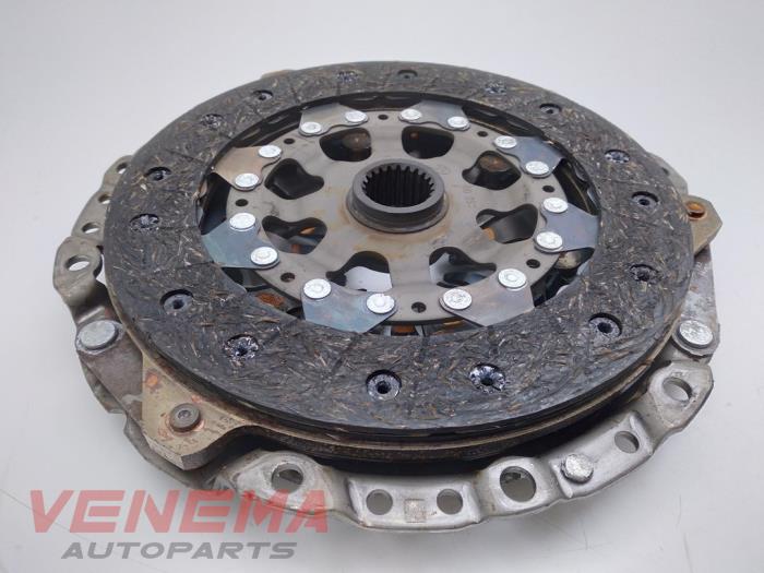 Clutch kit (complete) from a BMW 3 serie Touring (E91) 318i 16V 2008