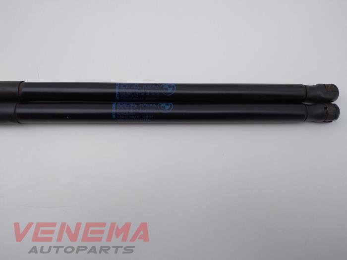 Set of tailgate gas struts from a BMW 3 serie Touring (E91) 318i 16V 2008