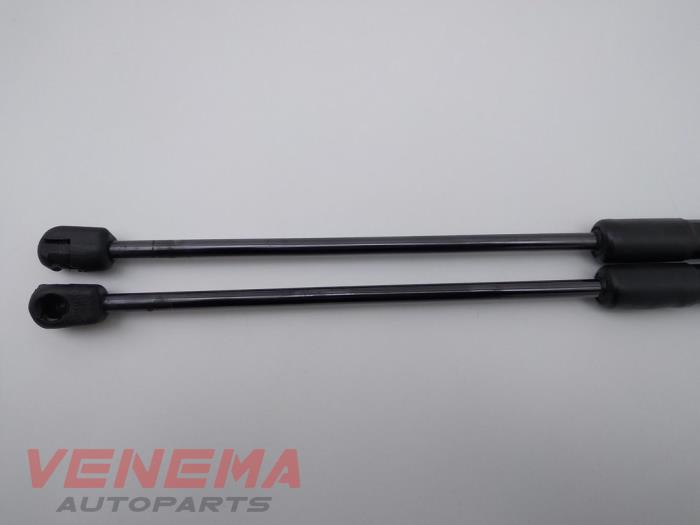 Set of tailgate gas struts from a BMW 3 serie Touring (E91) 318i 16V 2008