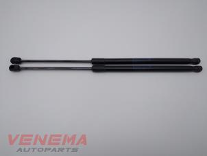 Used Set of tailgate gas struts BMW 3 serie Touring (E91) 318i 16V Price € 29,99 Margin scheme offered by Venema Autoparts