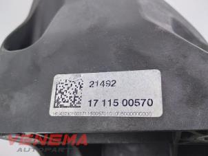 Engine mount from a Mercedes-Benz E Estate (S213) E-300de 2.0 Turbo 16V 2020