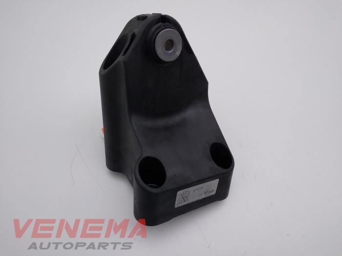 Used Engine mount Mercedes E Estate (S213) E-300de 2.0 Turbo 16V Price € 34,99 Margin scheme offered by Venema Autoparts