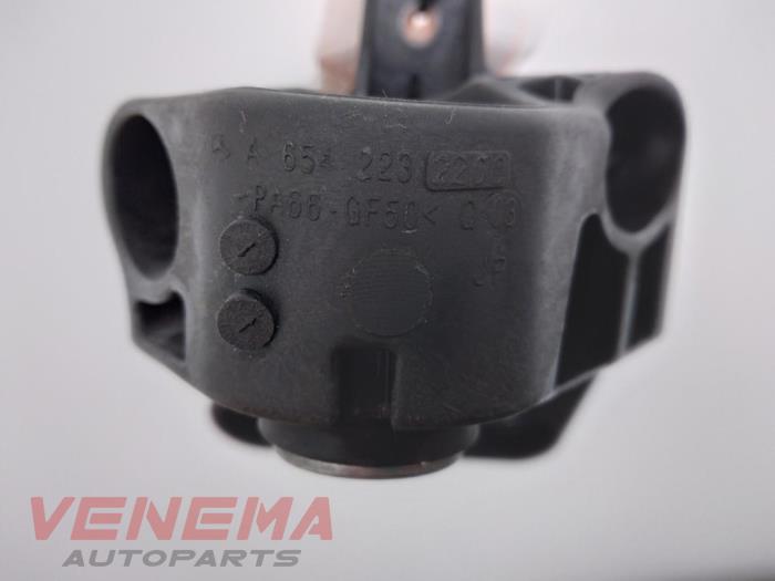 Engine mount from a Mercedes-Benz E Estate (S213) E-300de 2.0 Turbo 16V 2020