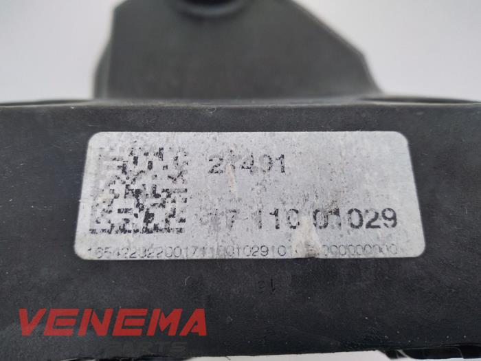 Engine mount from a Mercedes-Benz E Estate (S213) E-300de 2.0 Turbo 16V 2020