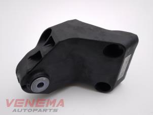 Engine mount from a Mercedes-Benz E Estate (S213) E-300de 2.0 Turbo 16V 2020