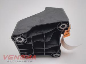 Engine mount from a Mercedes-Benz E Estate (S213) E-300de 2.0 Turbo 16V 2020