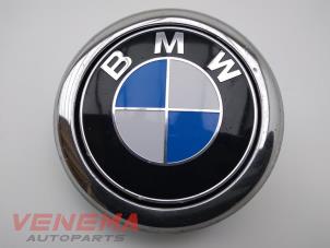 Używane Uchwyt tylnej klapy BMW 1 serie (F20) 116d 2.0 16V Cena € 29,99 Procedura marży oferowane przez Venema Autoparts