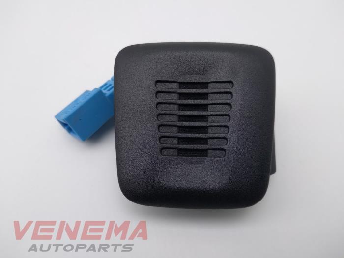 Używane Mikrofon BMW 1 serie (F20) 116d 2.0 16V Cena € 9,99 Procedura marży oferowane przez Venema Autoparts