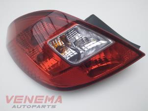 Używane Tylne swiatlo pozycyjne lewe Opel Corsa D 1.3 CDTi 16V ecoFLEX Cena € 19,99 Procedura marży oferowane przez Venema Autoparts