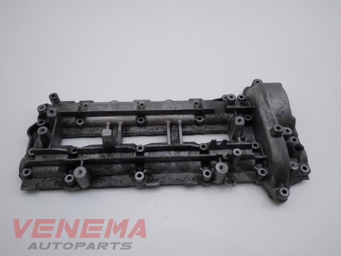Ventildeckel van een Mercedes-Benz GLK (204.7/9) 3.0 320 CDI 24V 4-Matic 2010