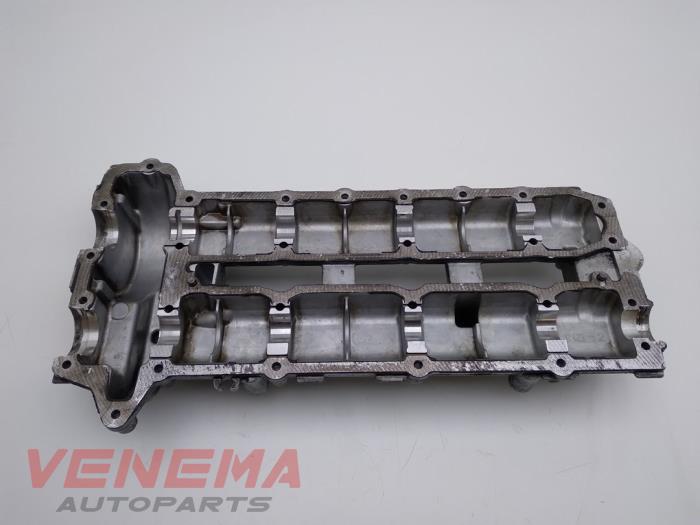 Ventildeckel van een Mercedes-Benz GLK (204.7/9) 3.0 320 CDI 24V 4-Matic 2010