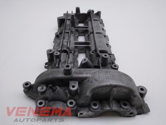 Ventildeckel van een Mercedes-Benz GLK (204.7/9) 3.0 320 CDI 24V 4-Matic 2010