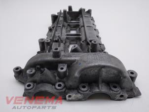 Ventildeckel van een Mercedes-Benz GLK (204.7/9) 3.0 320 CDI 24V 4-Matic 2010
