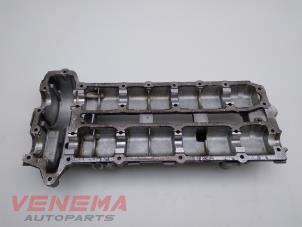 Ventildeckel van een Mercedes-Benz GLK (204.7/9) 3.0 320 CDI 24V 4-Matic 2010