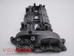 Ventildeckel van een Mercedes-Benz GLK (204.7/9) 3.0 320 CDI 24V 4-Matic 2010