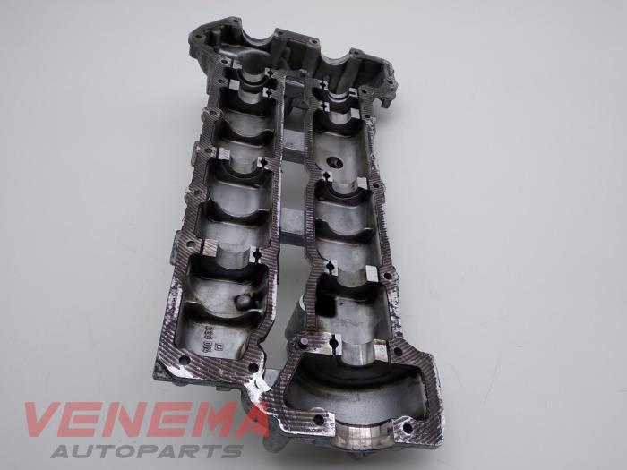 Ventildeckel van een Mercedes-Benz GLK (204.7/9) 3.0 320 CDI 24V 4-Matic 2010