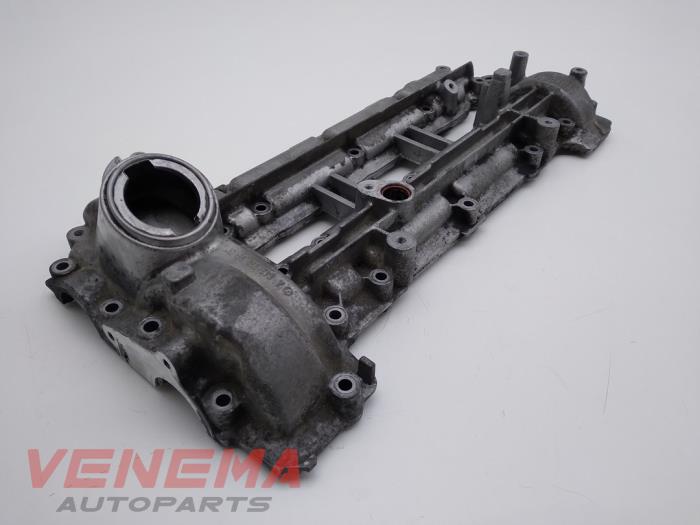 Ventildeckel van een Mercedes-Benz GLK (204.7/9) 3.0 320 CDI 24V 4-Matic 2010
