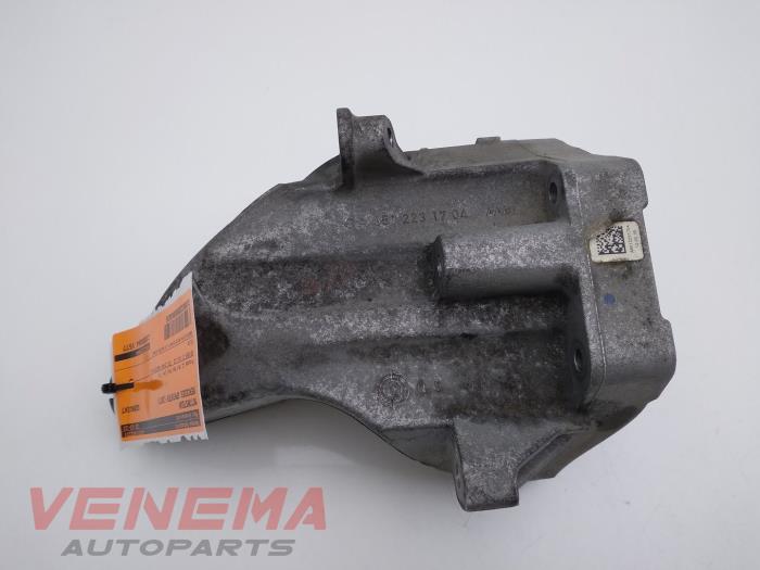 Used Engine mount Mercedes Sprinter 3,5t (906.63) 316 CDI 16V Price € 14,99 Margin scheme offered by Venema Autoparts