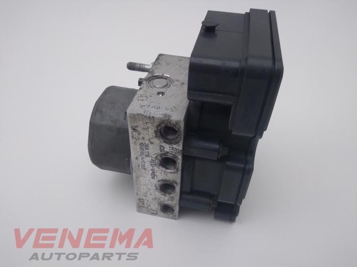 Begagnade ABS-pump Peugeot 107 1.0 12V Pris € 34,99 Marginaltabell erbjuds av Venema Autoparts