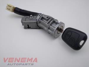Used Ignition lock + key Peugeot 107 1.0 12V Price € 124,99 Margin scheme offered by Venema Autoparts