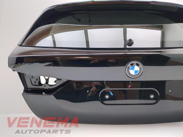 Tailgate from a BMW 1 serie (F40) 118i 1.5 TwinPower 12V 2021
