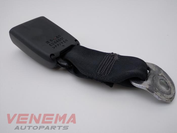 Rear seatbelt buckle, right from a Peugeot 107 1.0 12V 2012